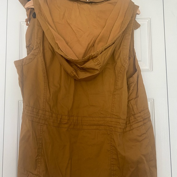 NEW hooded vest - Picture 2 of 3